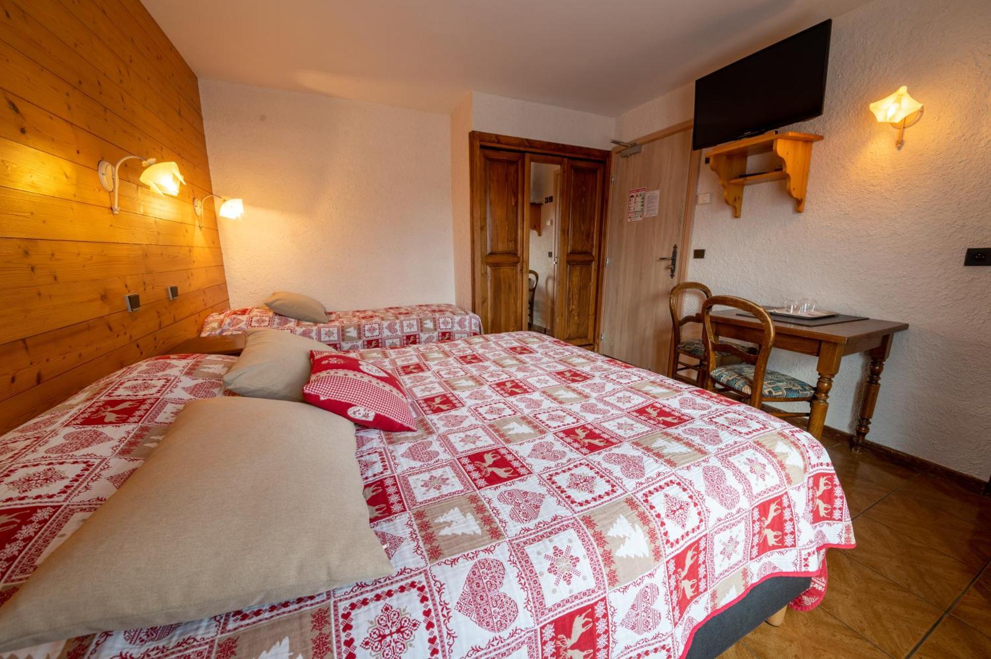 Hotel La Vieille Ferme Manigod Esterno foto